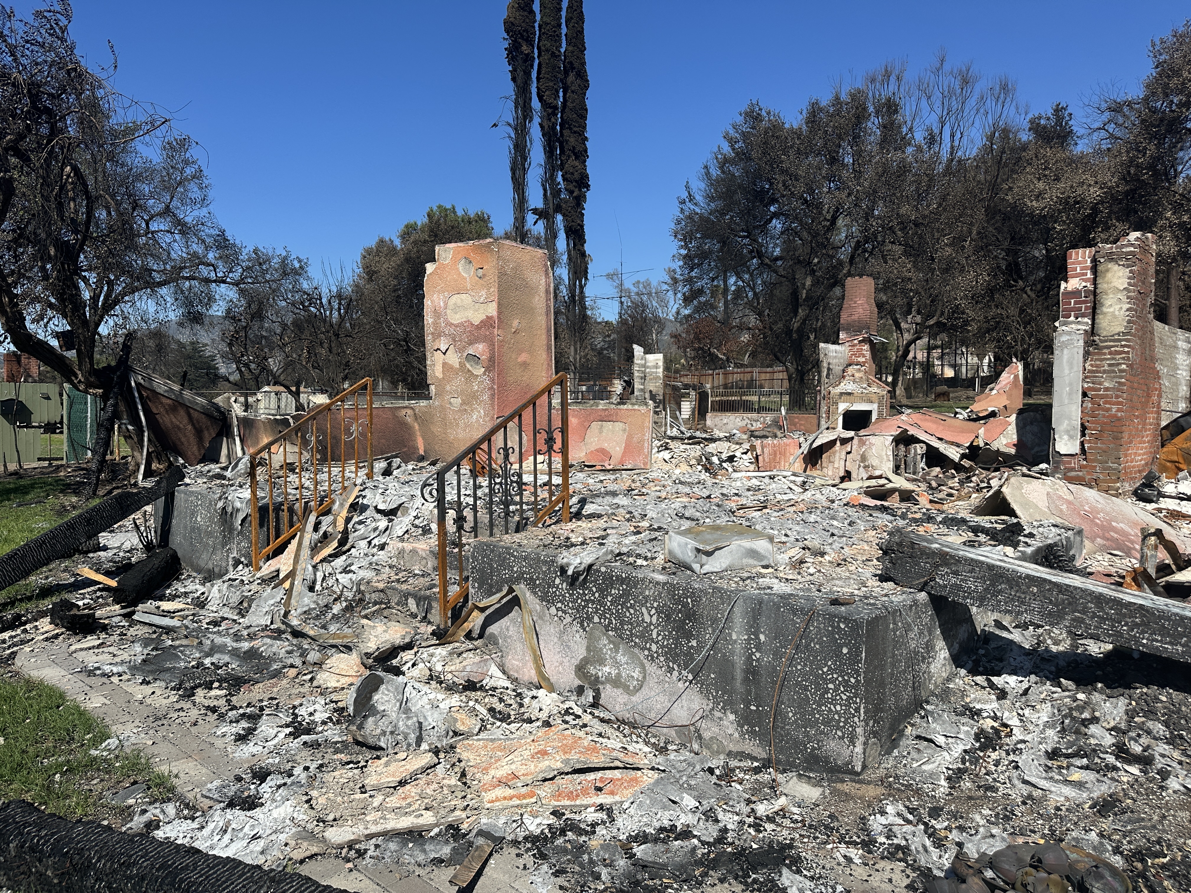 Burned home in altadena with nothing left but staircase